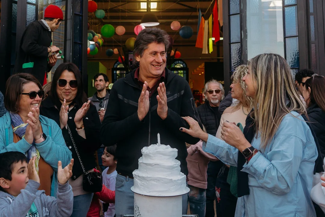 El intendente Santacroce en el evento del primer aniversario del Mercado Don Bosco.