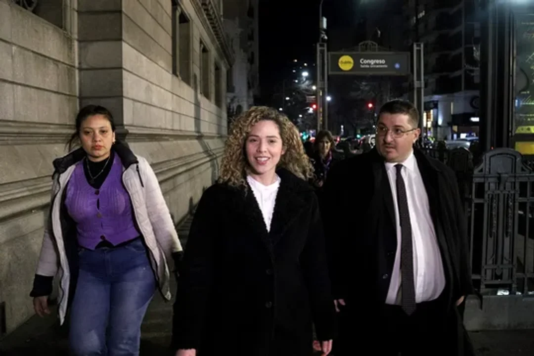 Arrieta se adelantó a que la echaran de la bancada y conformó un monobloque