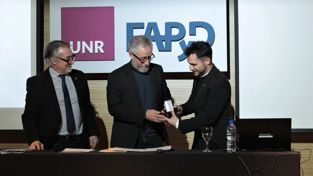 Arquitectura le entregó la distinción Doctor Honoris Causa a Salvador Schelotto