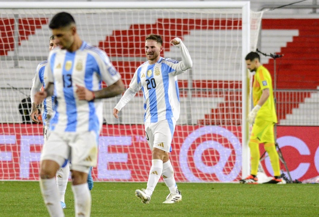 Sin Messi, Argentina goleó 3 a 0 a Chile en el Monumental