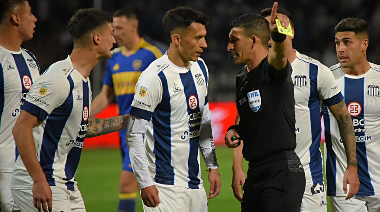 Solo capitanes: cómo es la norma FIFA que se aplicará en la Liga Profesional