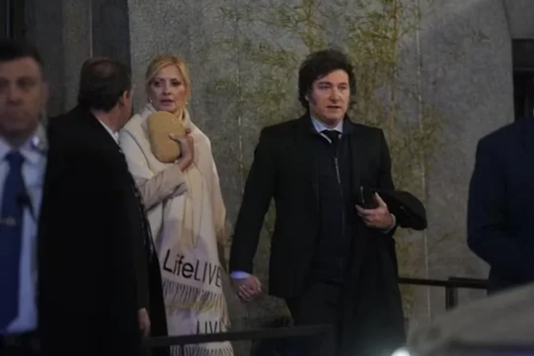 La ex vedette, ahora de novia con el presidente.