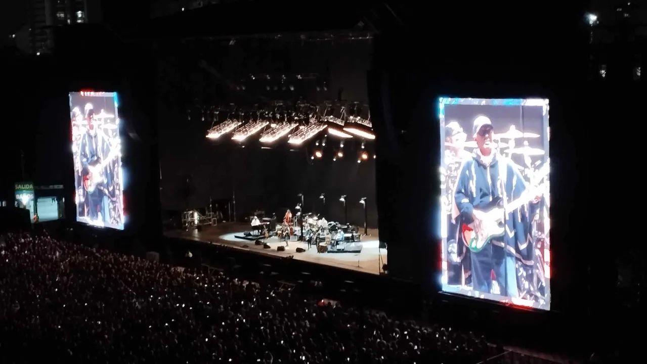 Rock, blues y poncho: así fue el show de Eric Clapton en Vélez