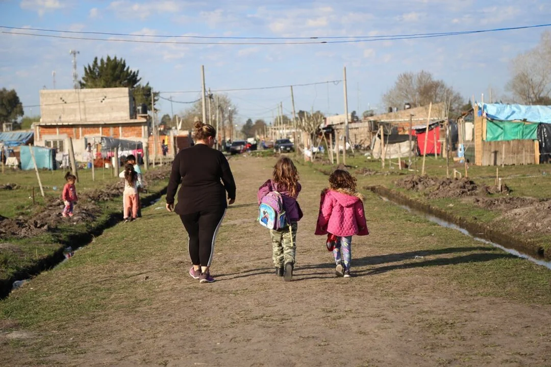 Casi la mitad de las jefas de hogar rosarinas se endeudan para sostener a sus familias