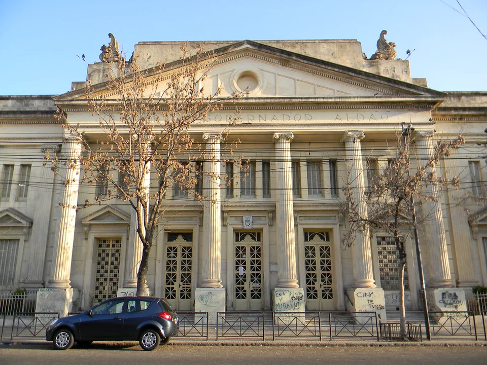La escuela que hoy tuvo que interrumpir sus clases por la presencia de ratas.