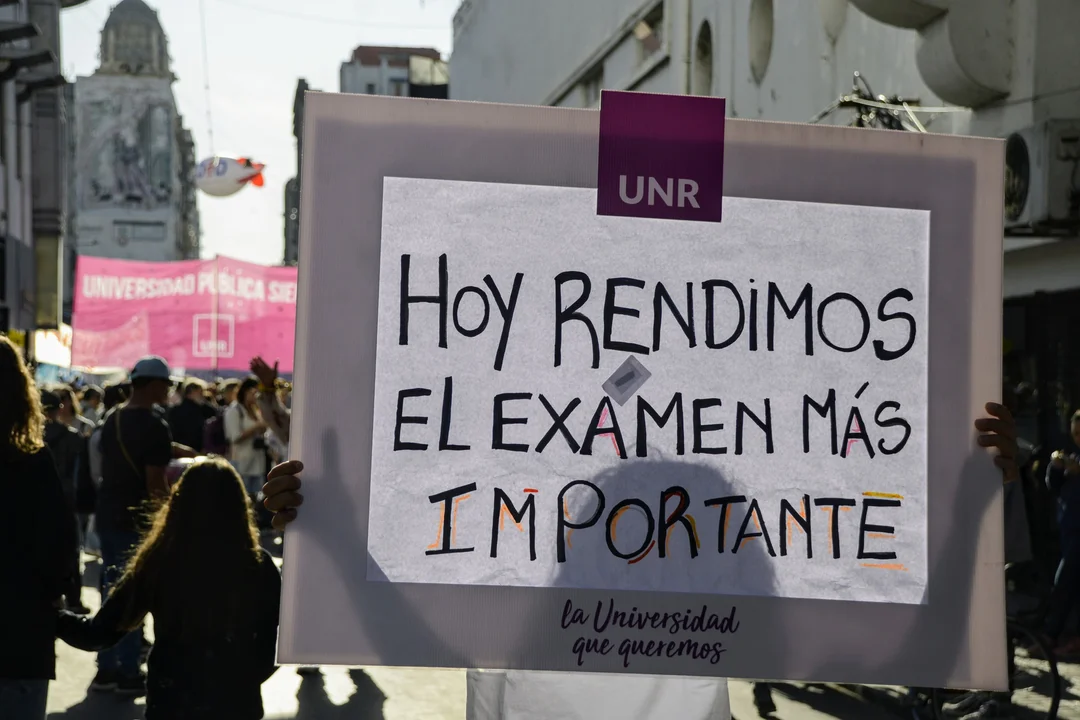Cien mil personas marcharon en defensa de la universidad pública