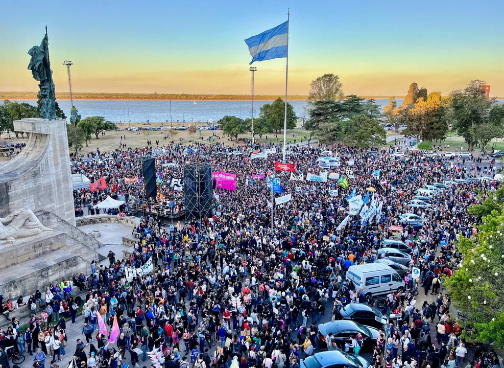 Cien mil personas marcharon en defensa de la universidad pública