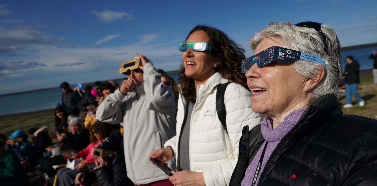 Las mejores imágenes del eclipse solar desde la patagonia argentina