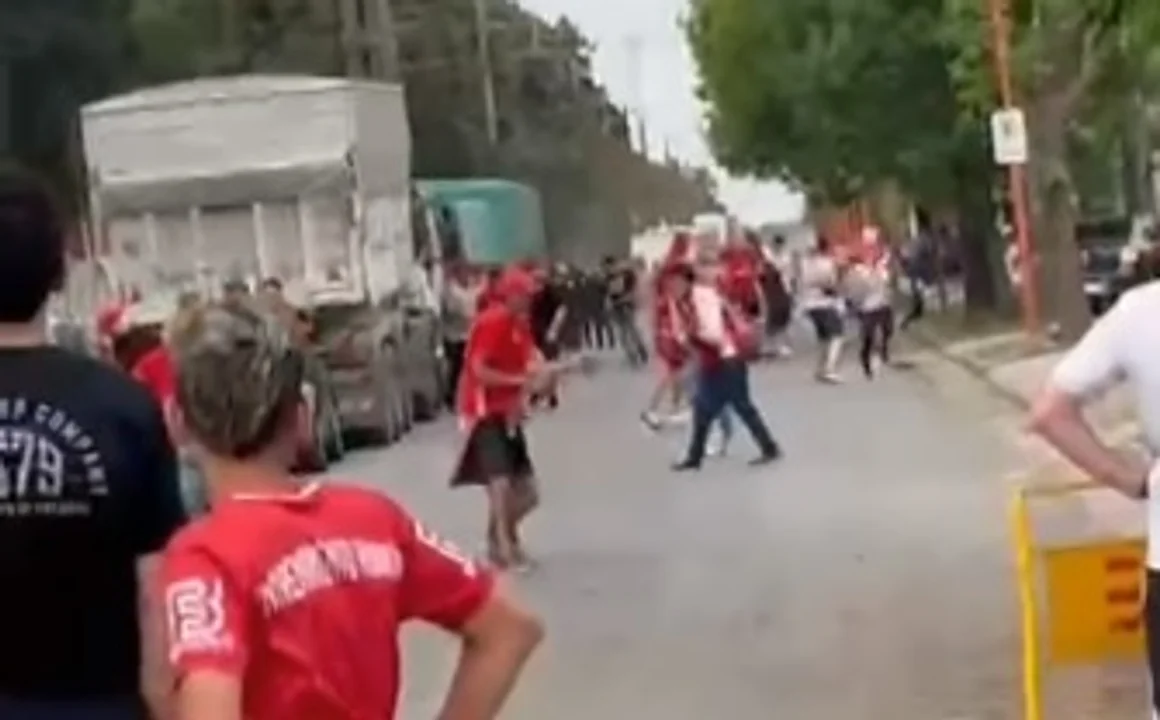 Graves incidentes en Chabás: hay hinchas identificados y hubo policías heridos