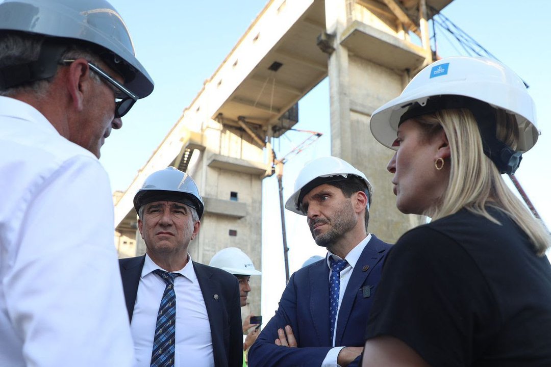 El gobernador junto a la vice, Gisela Scaglia, y el ministro Fabián Bastia. 