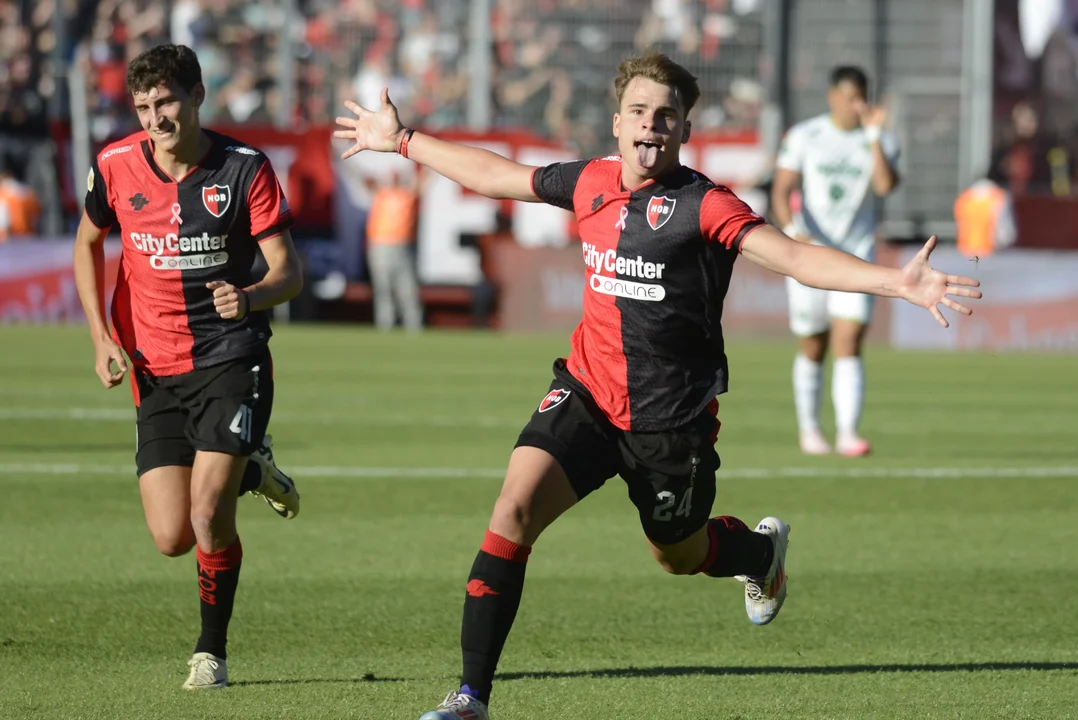 A pesar del golazo de Silvetti, Newell’s igualó 1 a 1 con Sarmiento como local