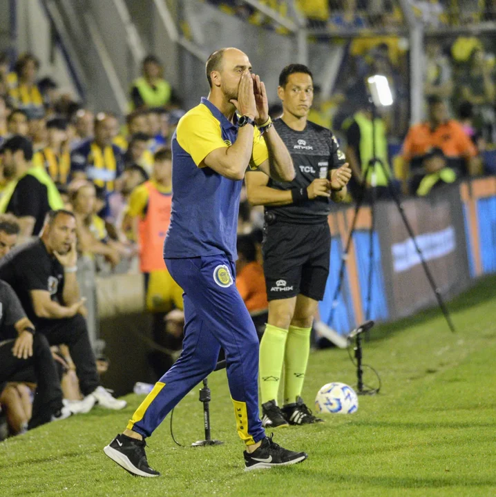 Lequi dejó se der el DT de Rosario Central y ya tiene reemplazante