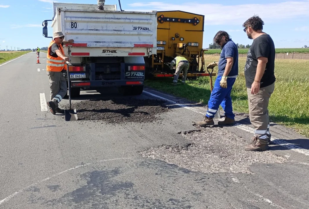 Vialidad realiza trabajos de bacheo en rutas 178 y 33