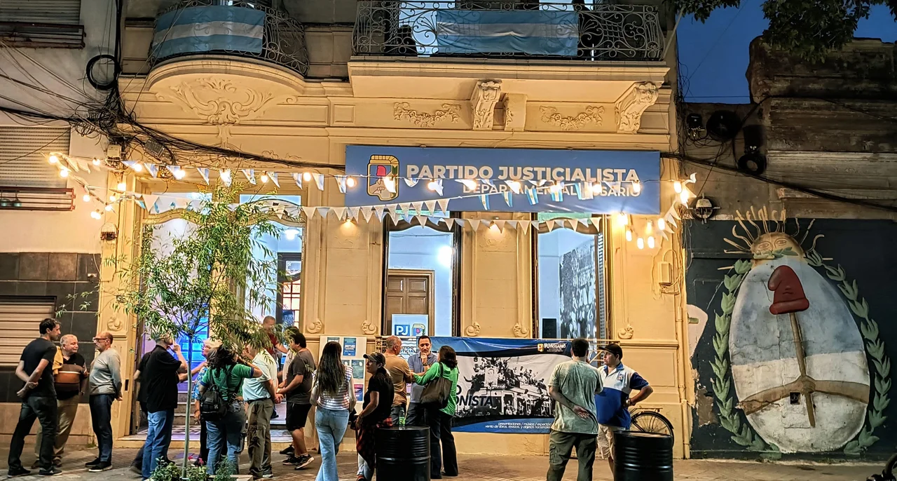 La sede del PJ en Rosario se vistió feria.