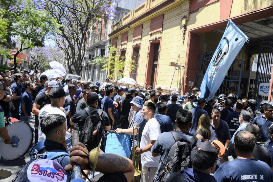 Obras Sanitarias apuntó al directorio de ASSA y cuestionó transparencia en contrataciones