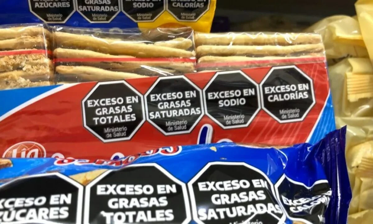 Legislador santafesino del PRO impulsa proyecto para derogar la Ley de Etiquetado Frontal