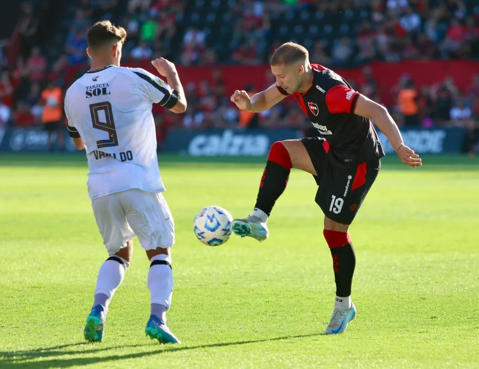 La Lepra recibe al Rojo con Mariano Soso en el palco