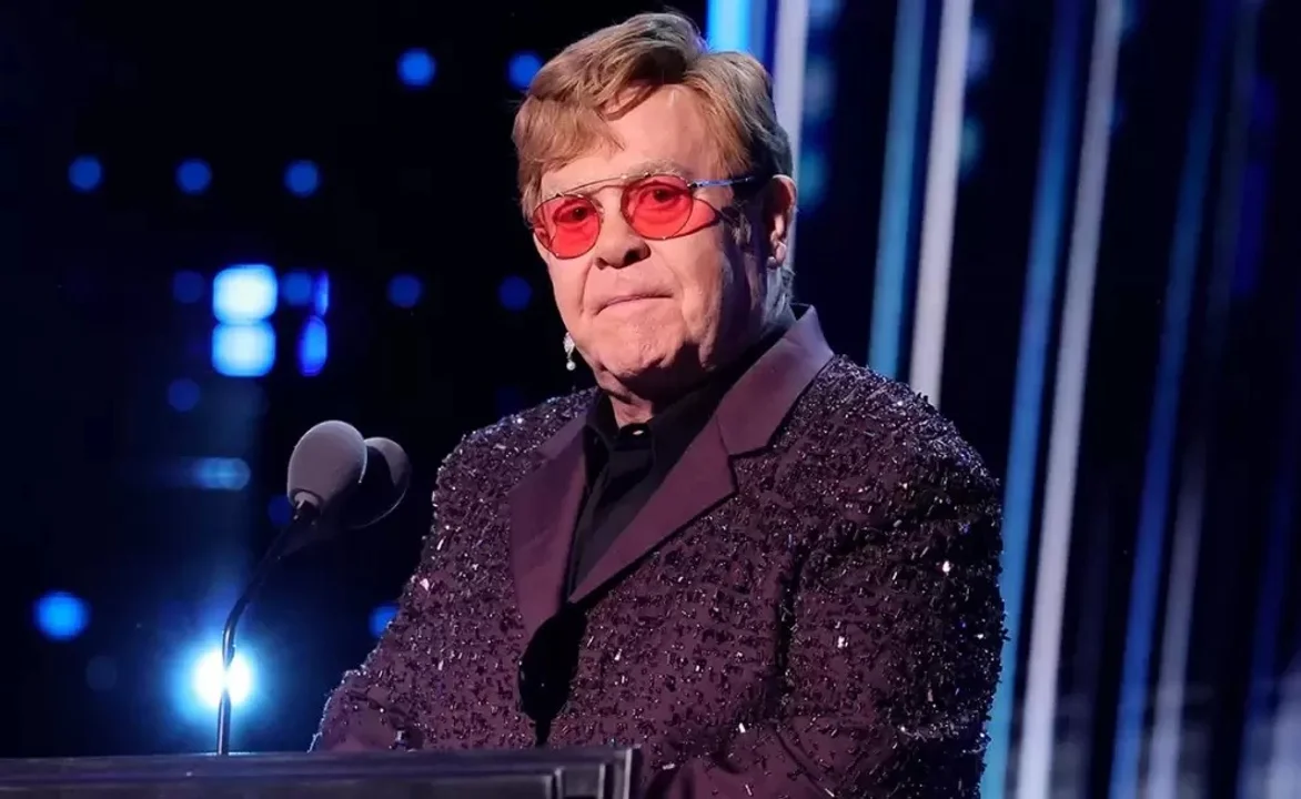 Elton John reveló que sufrió una infección en los ojos y perdió la visión