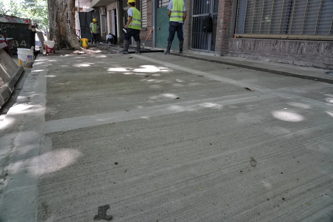 Javkin anunció un fuerte plan de reparaciones de veredas