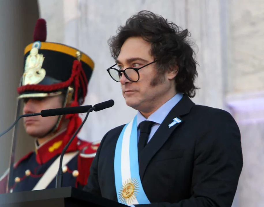 El presidente encaró un proceso de fuerte ajuste a sectores populares. Y aún la mitad de la población lo apoya, según encuestas.