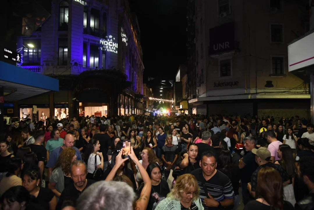 Casi 200 mil rosarinos disfrutaron de la última Noche de las Peatonales del año