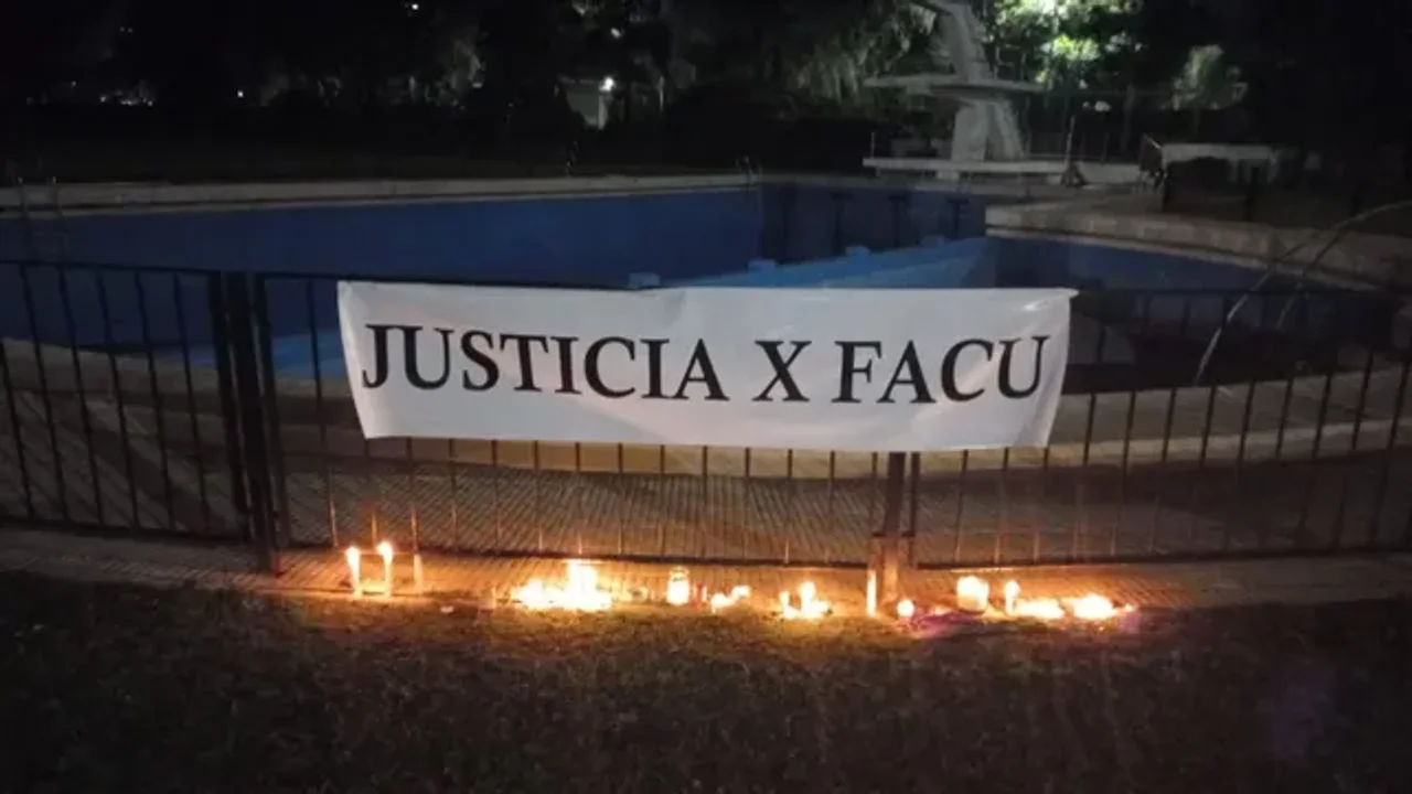 La pileta 'la dulce', del Jockey Club, donde Facundo quedó atrapado. Ahí mismo se lo recordó tiempo después.
