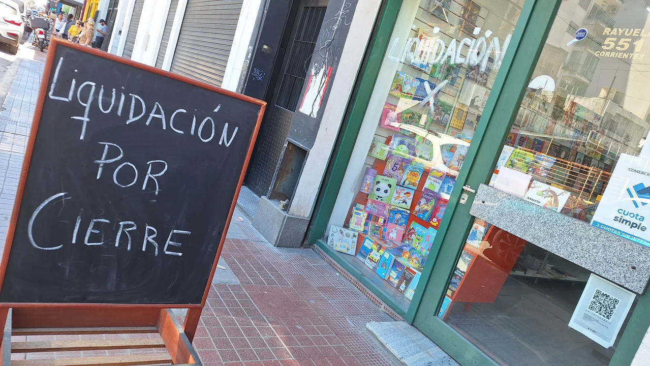 Una histórica librería del centro rosarino baja las persianas por la crisis