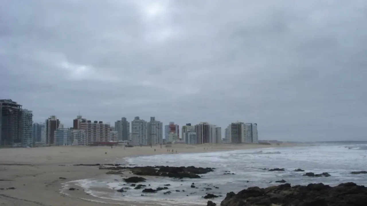 Buscan a un joven argentino que desapareció tras tirarse al mar