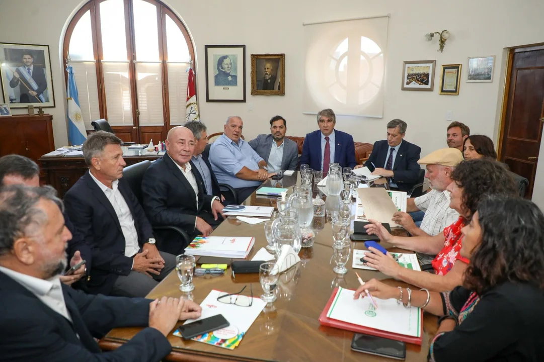 ATE aceptó la oferta salarial y el gobierno cierra acuerdo con estatales por tres meses