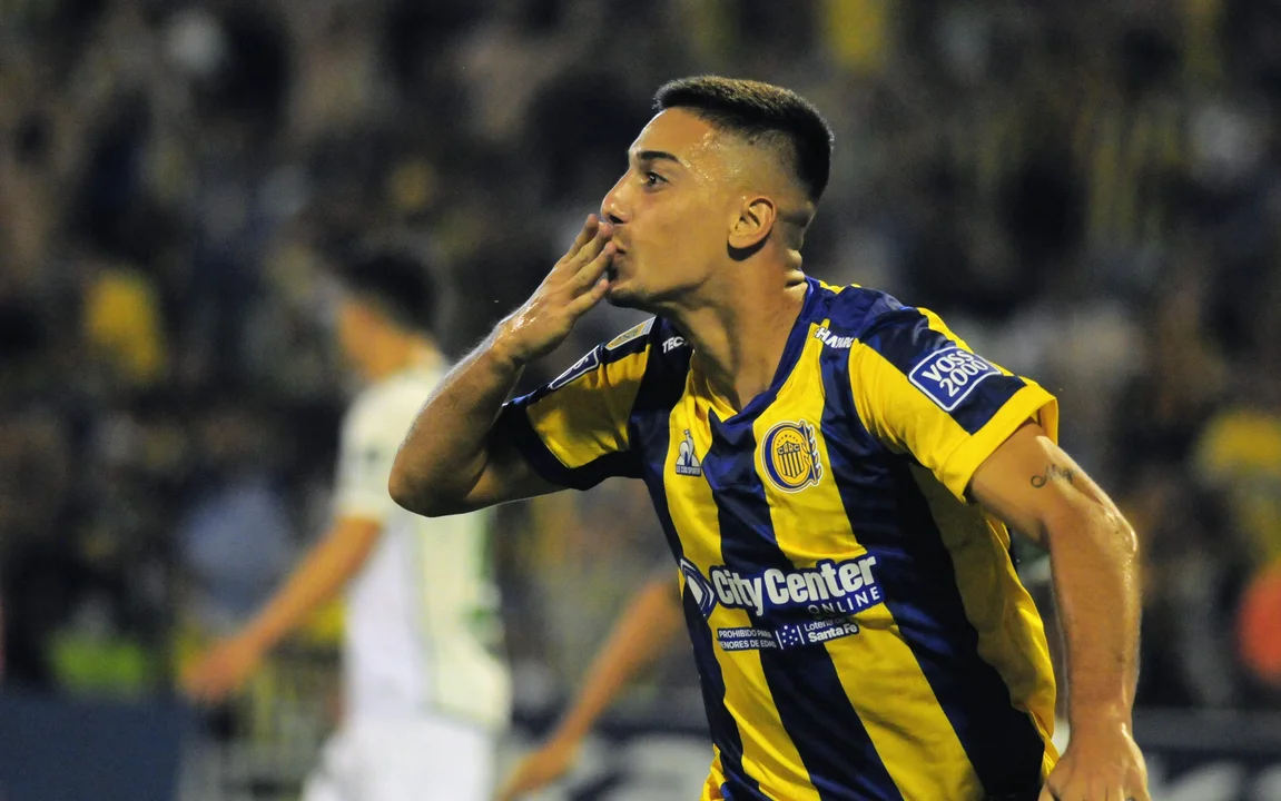 Sin jugar bien, Central le ganó a Sarmiento y sigue en lo más alto
