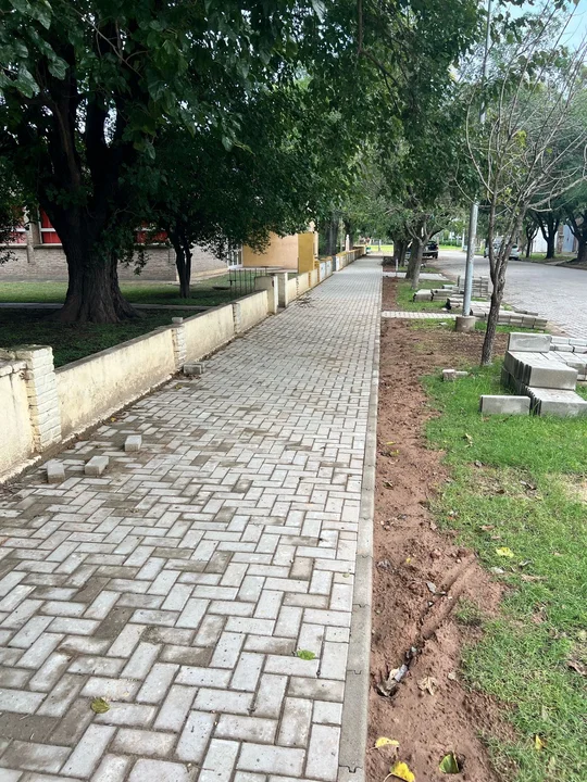 La Comuna de Fuentes renueva los accesos a su escuela primaria