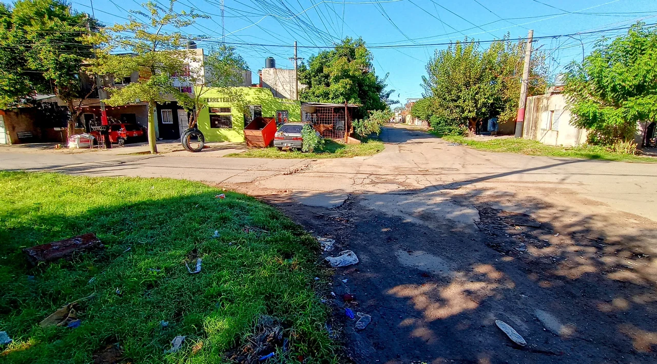 Balearon a un taxista en barrio Bella Vista: está internado grave en el Heca