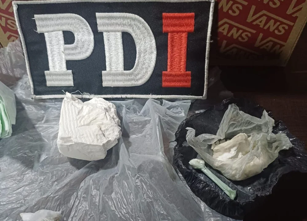 La Policía de Investigaciones detuvo a tres personas por venta de drogas en Roldán