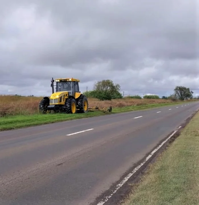 Desmalezamiento de banquinas en Ruta 33 y 178