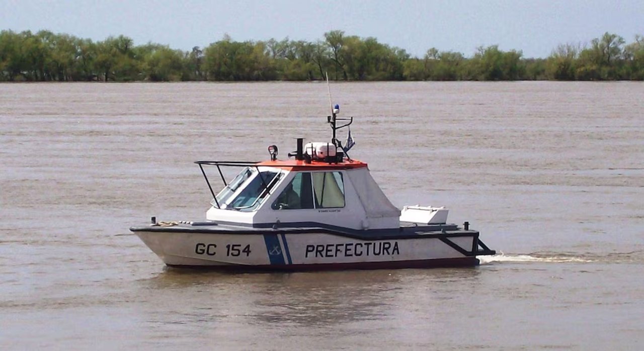 Operativo de Prefectura Naval en el río Paraná frente a la Usina Sorrento