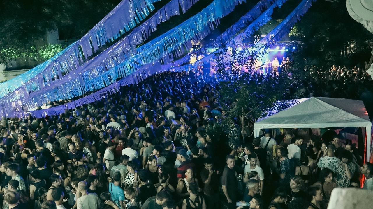 Carnaval de QTP en la calle Riccheri, en el barrio Pichincha