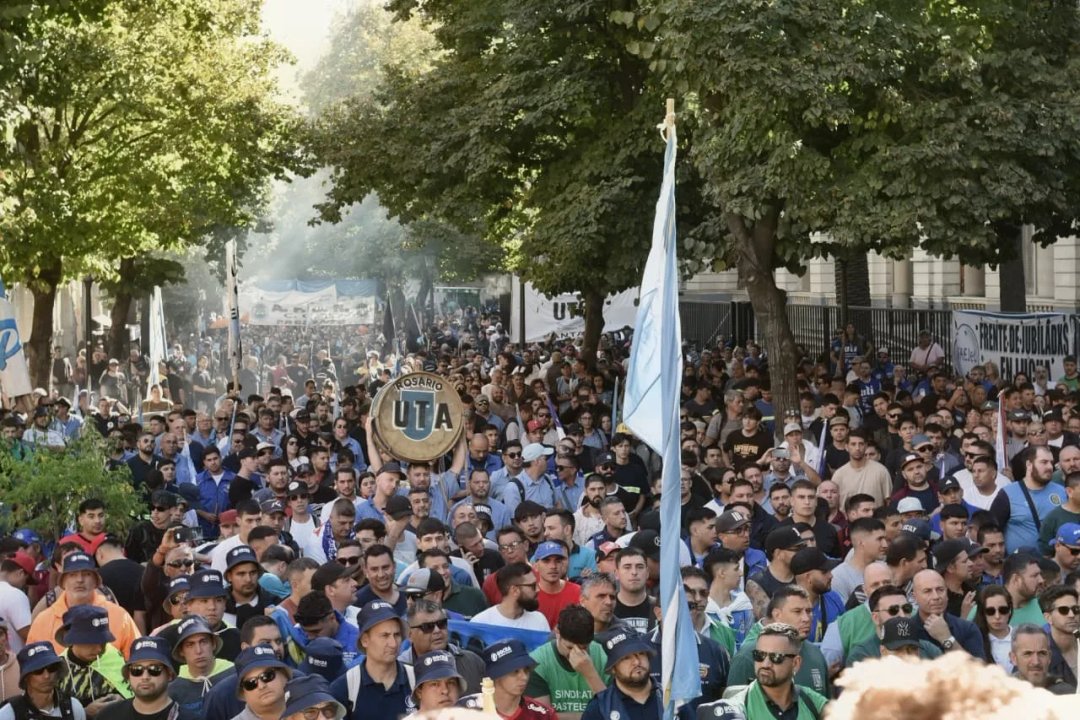 Gremios rosarinos marcharon contra las políticas del Gobierno