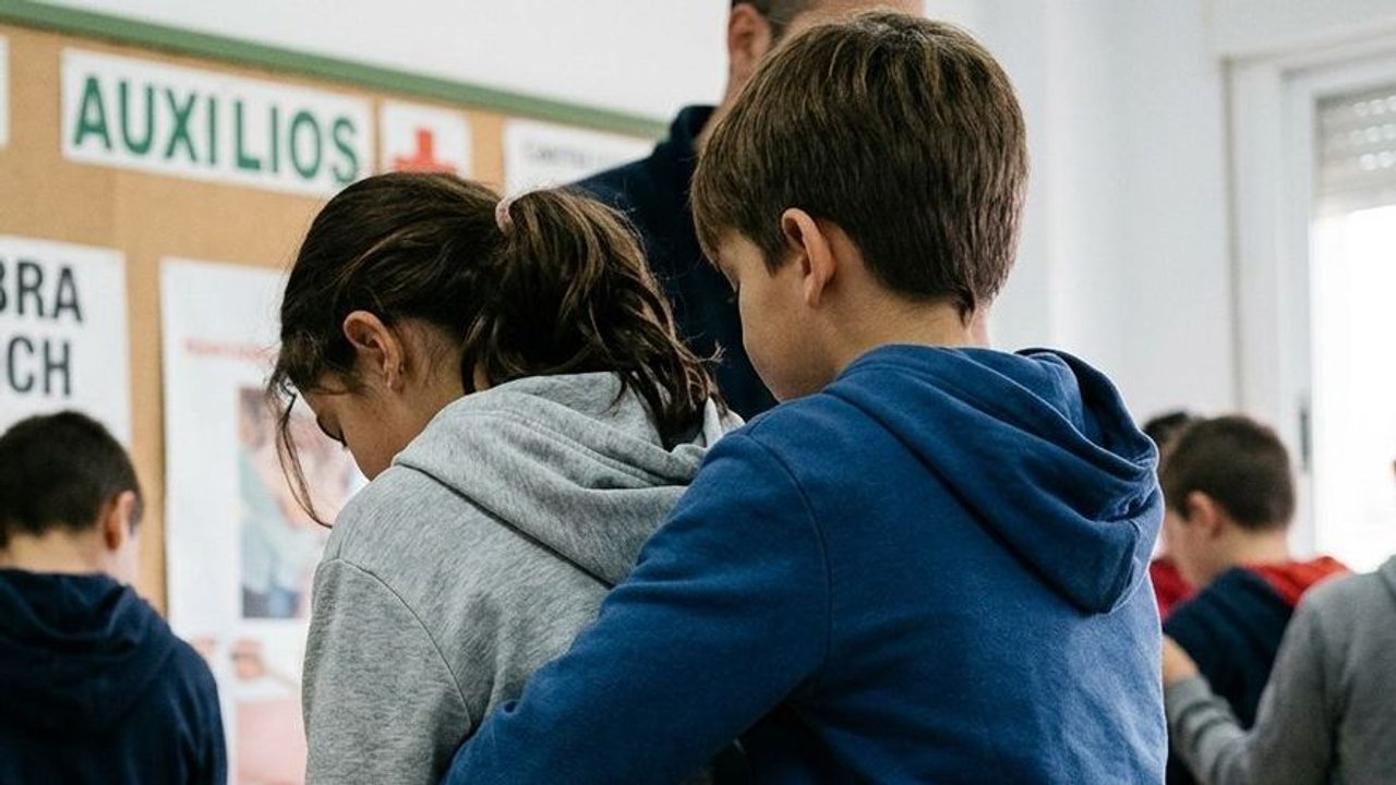 Cartelería con instrucciones de la maniobra de Heimlich en espacios públicos de Santa Fe