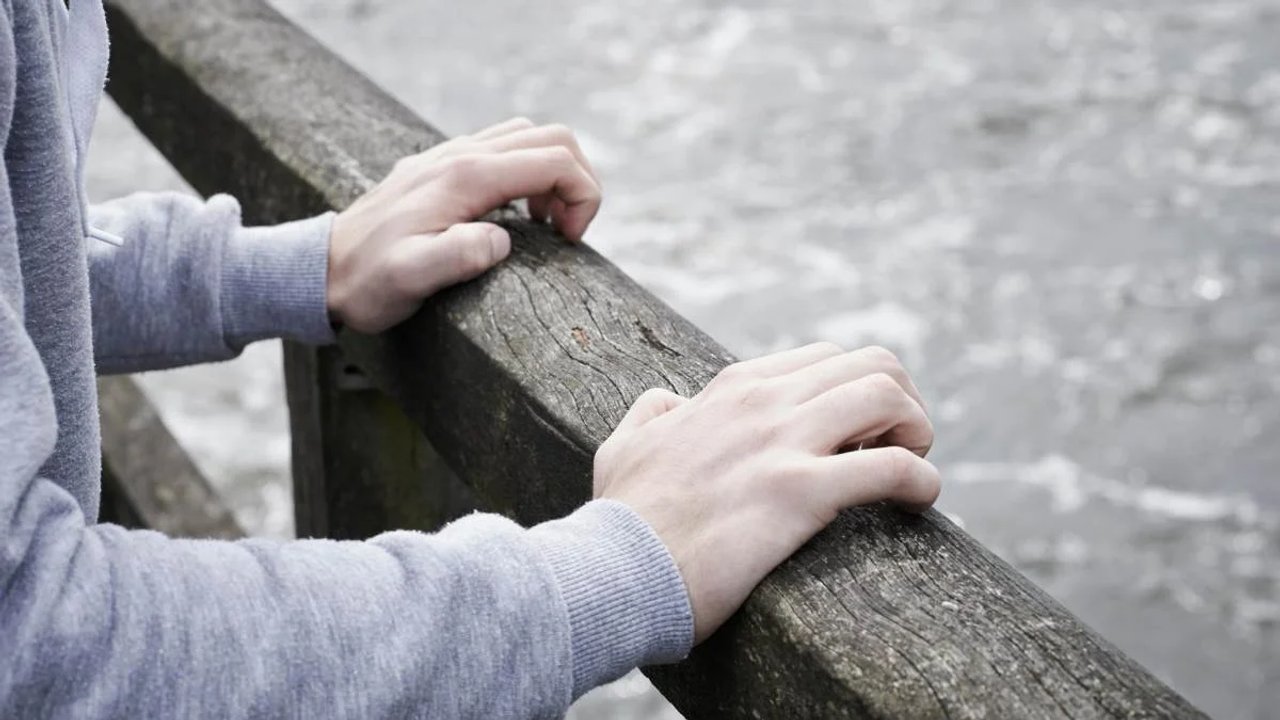 Buscan crear una línea provincial para prevenir suicidios