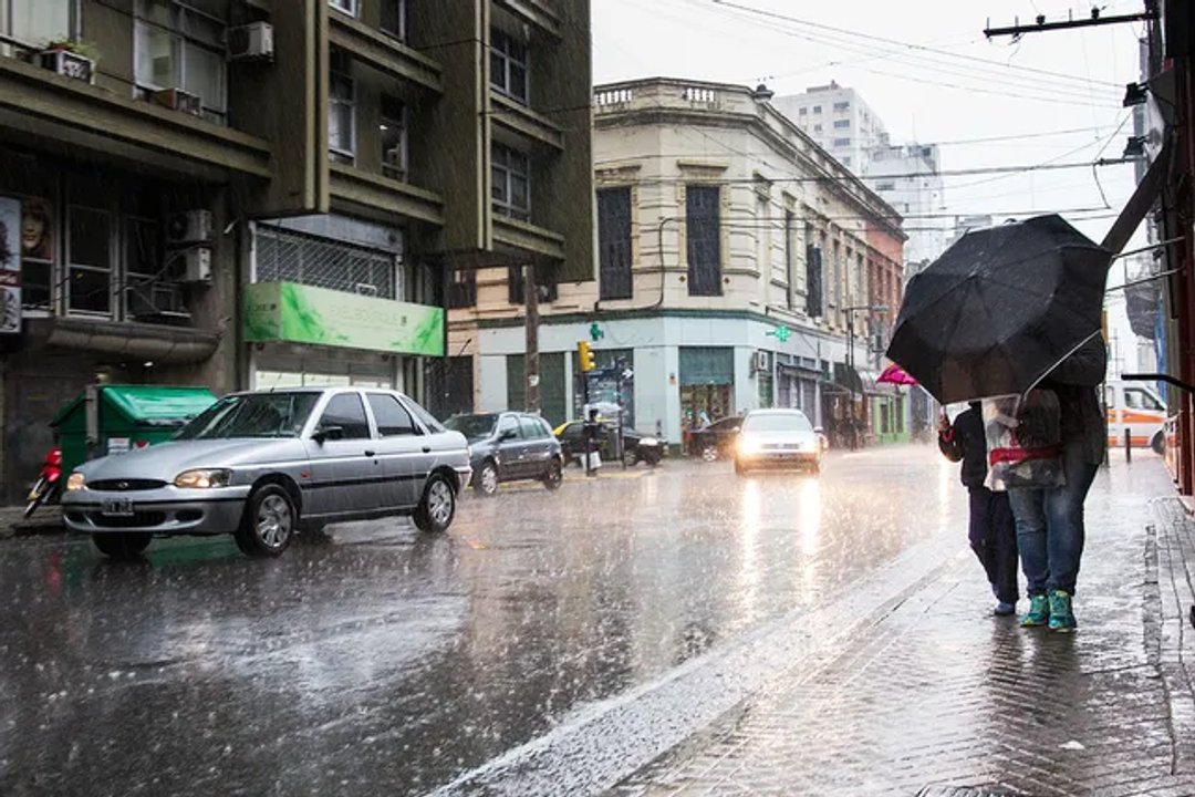 Rosario amaneció gris y con lloviznas: cómo sigue el tiempo